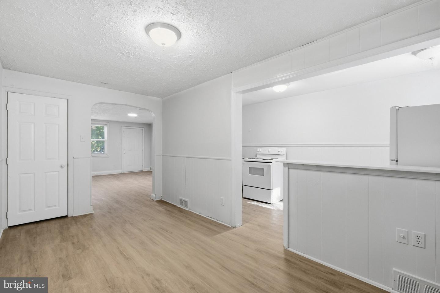 243 W 22nd St #a Property Photo 14