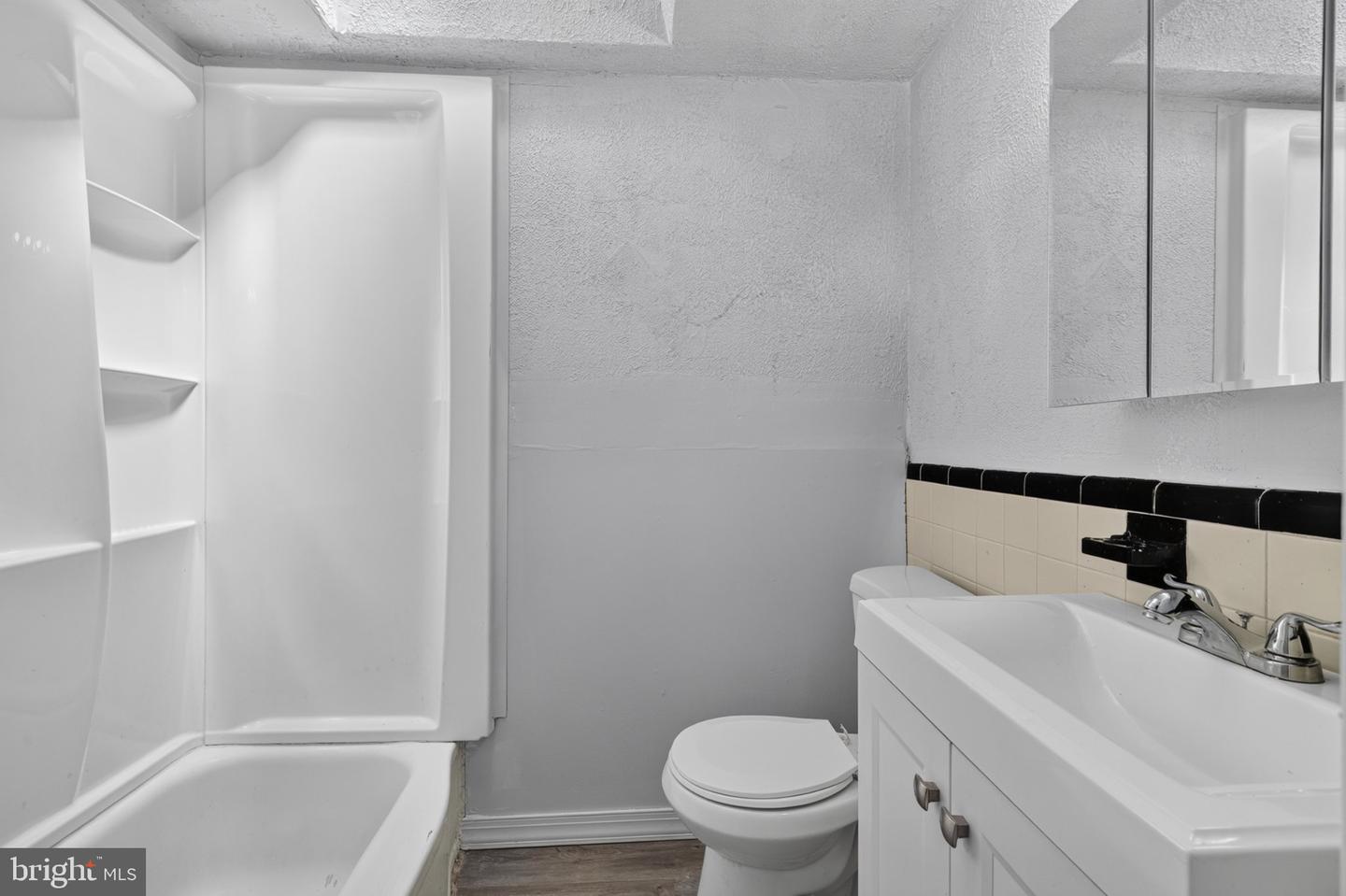 243 W 22nd St #a Property Photo 15