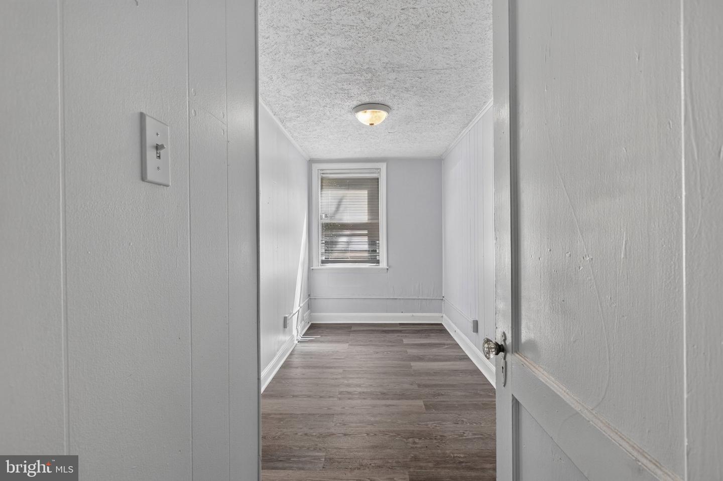 243 W 22nd St #a Property Photo 16