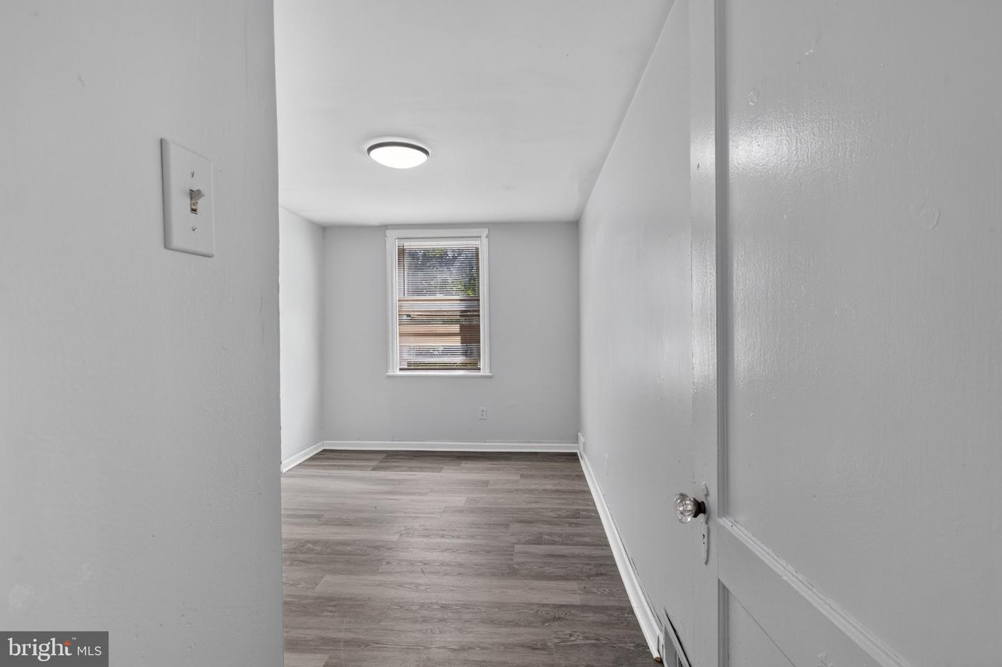 243 W 22nd St #a Property Photo 20