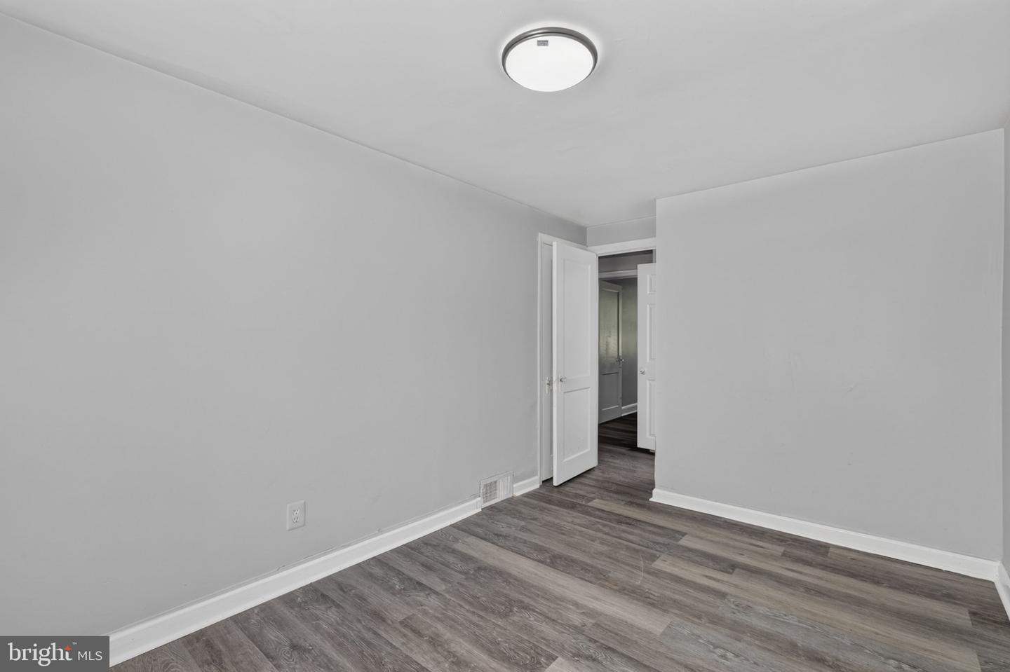 243 W 22nd St #a Property Photo 21