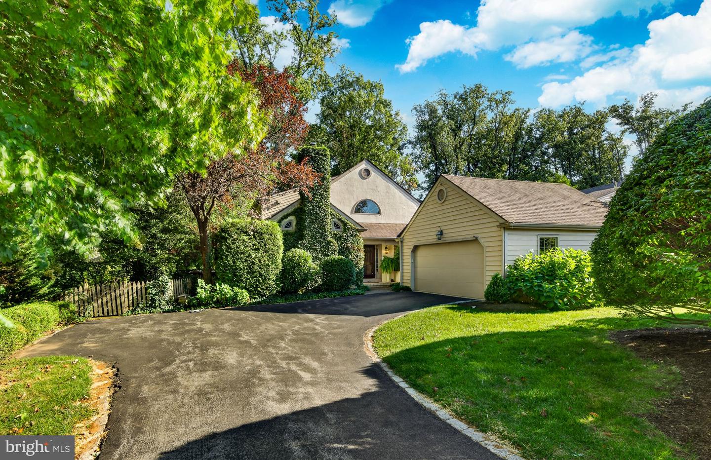 470 Inverary Ln Property Photo 1
