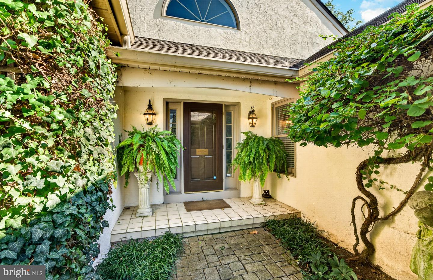 470 Inverary Ln Property Photo 3