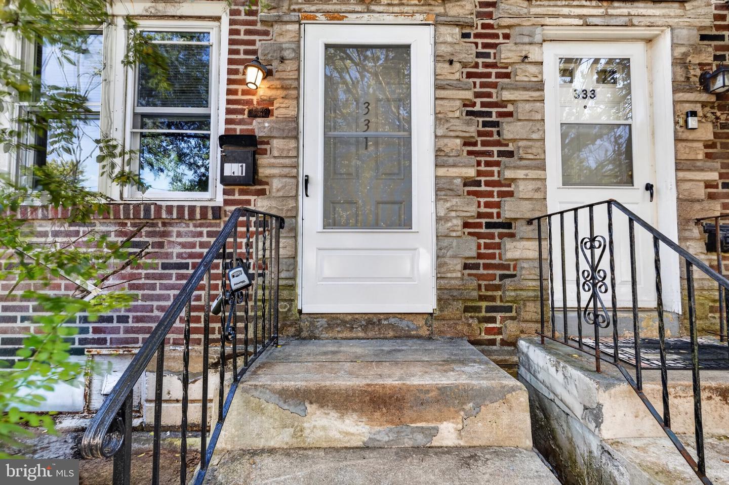 331 W 21ST ST Property Photo 1