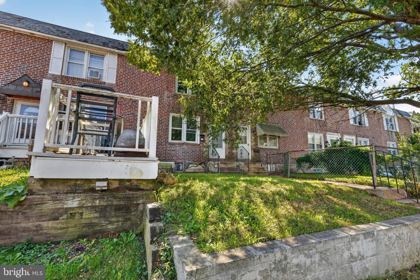 331 W 21st St Property Photo 3