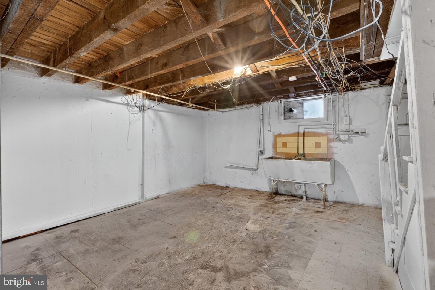 331 W 21st St Property Photo 25
