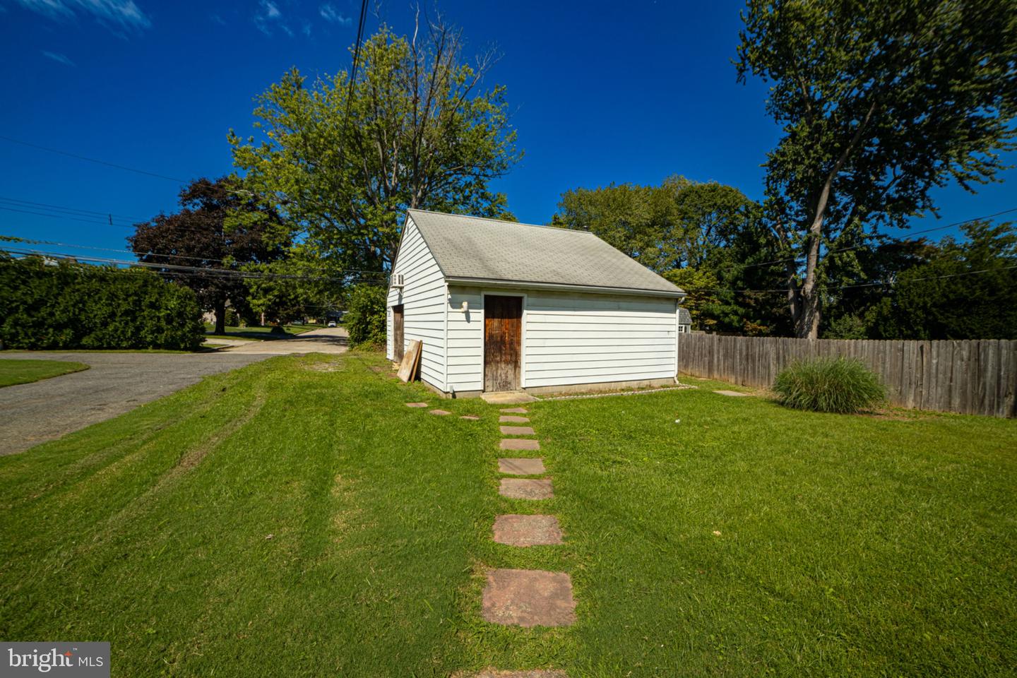 2213 Pershing Ave Property Photo 4