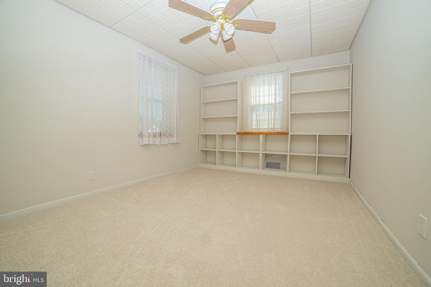 2213 Pershing Ave Property Photo 11