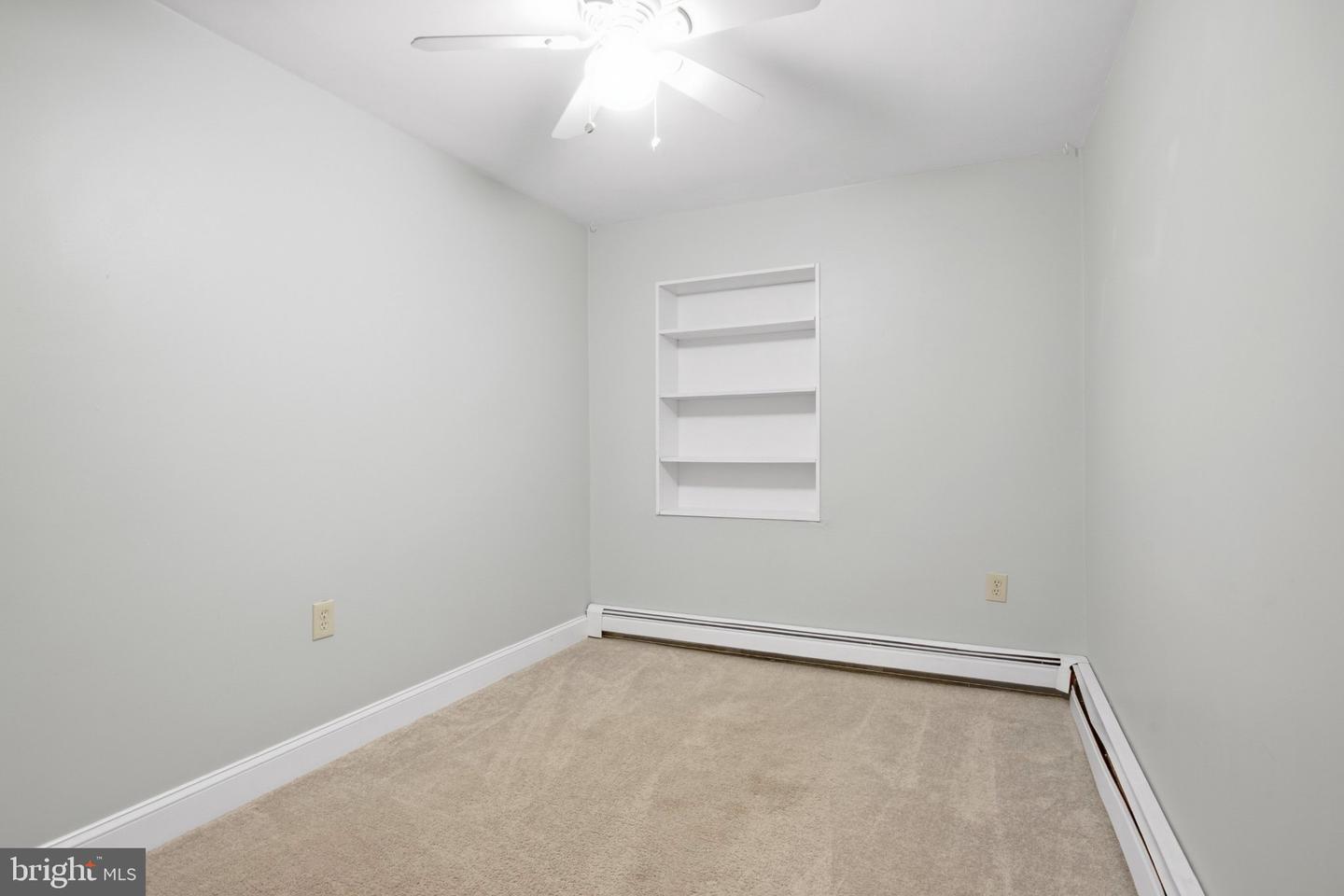 705 Hedgerow Dr Property Photo 23