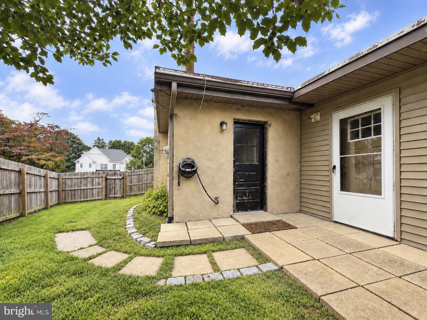 705 Hedgerow Dr Property Photo 33