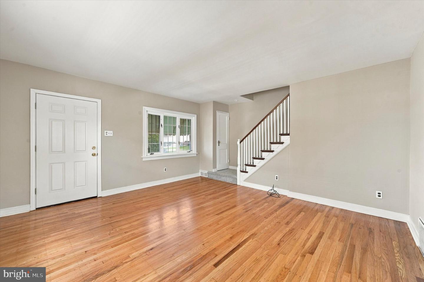 1030 Agnew Dr Property Photo 5
