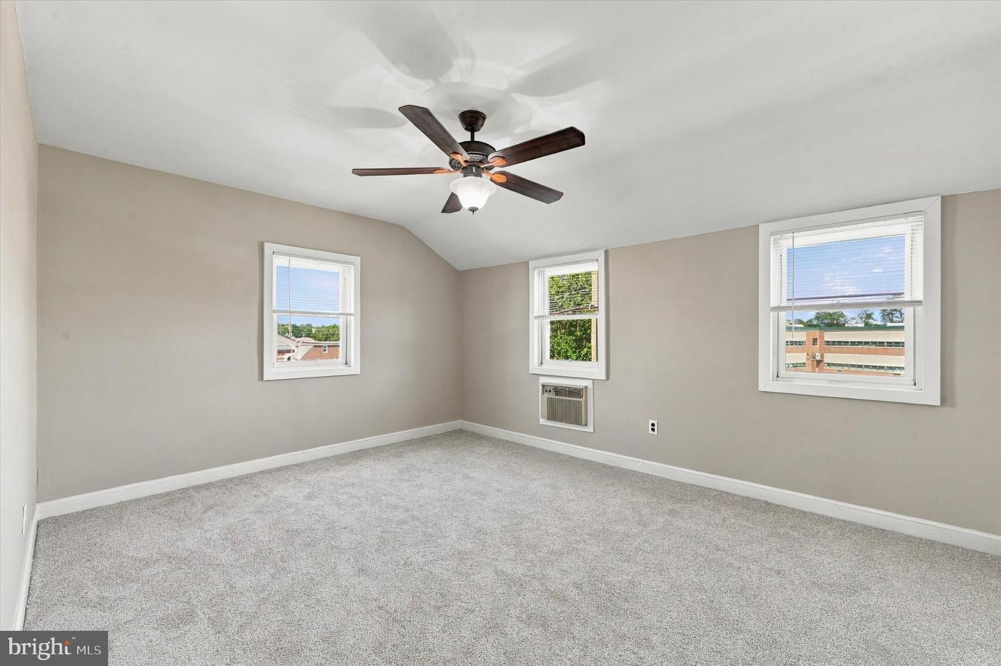 1030 Agnew Dr Property Photo 18