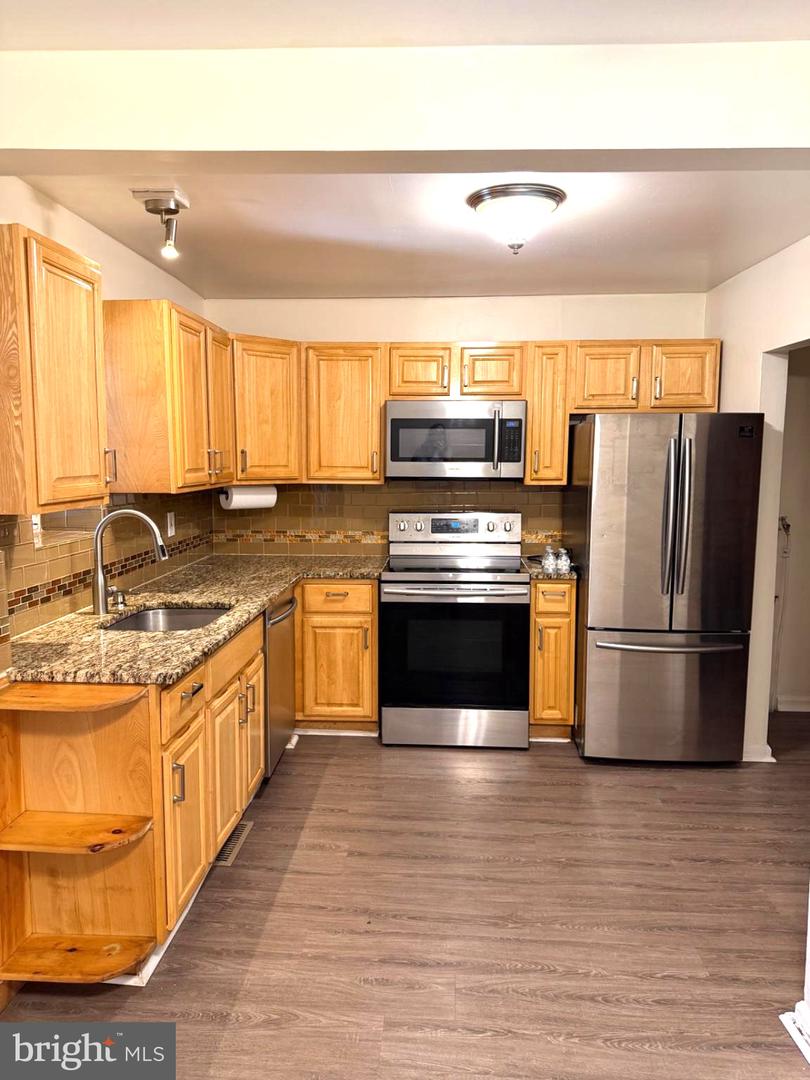15 Walnut St Property Photo 4