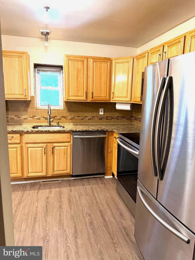 15 Walnut St Property Photo 6