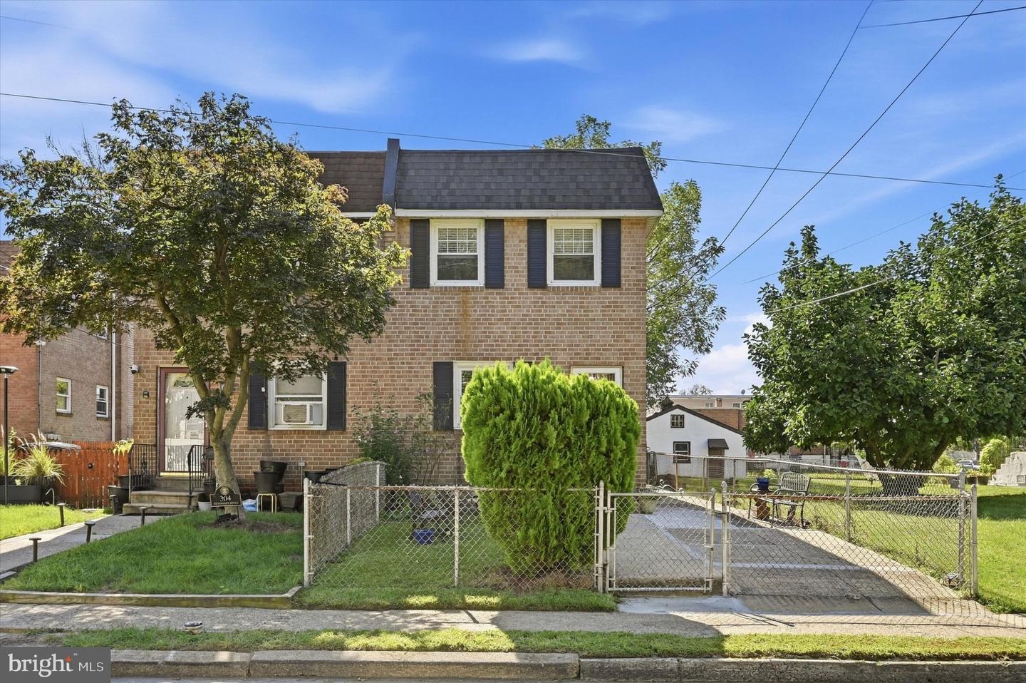 306 Collingdale Ave Property Photo 2