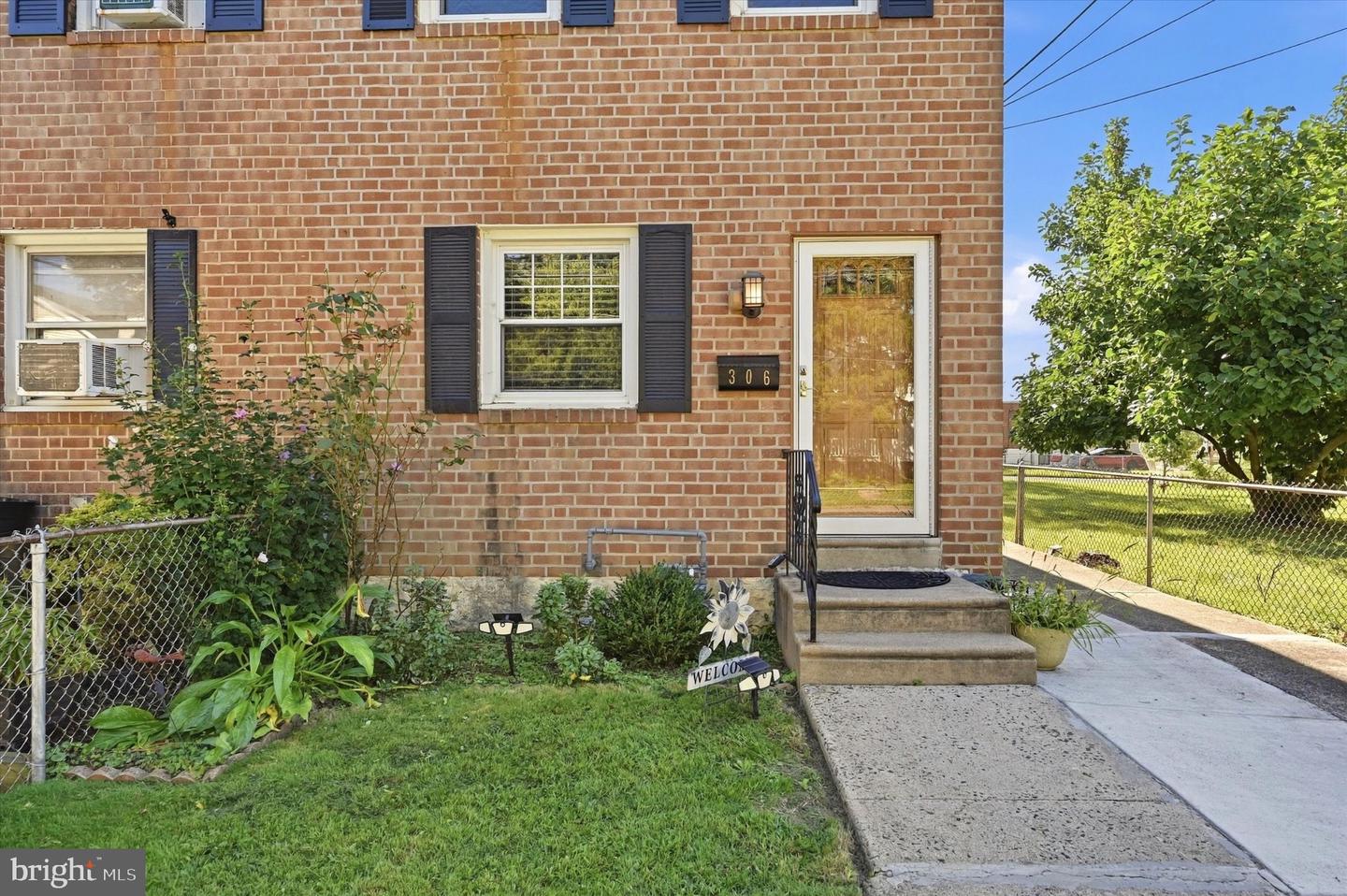 306 Collingdale Ave Property Photo 3