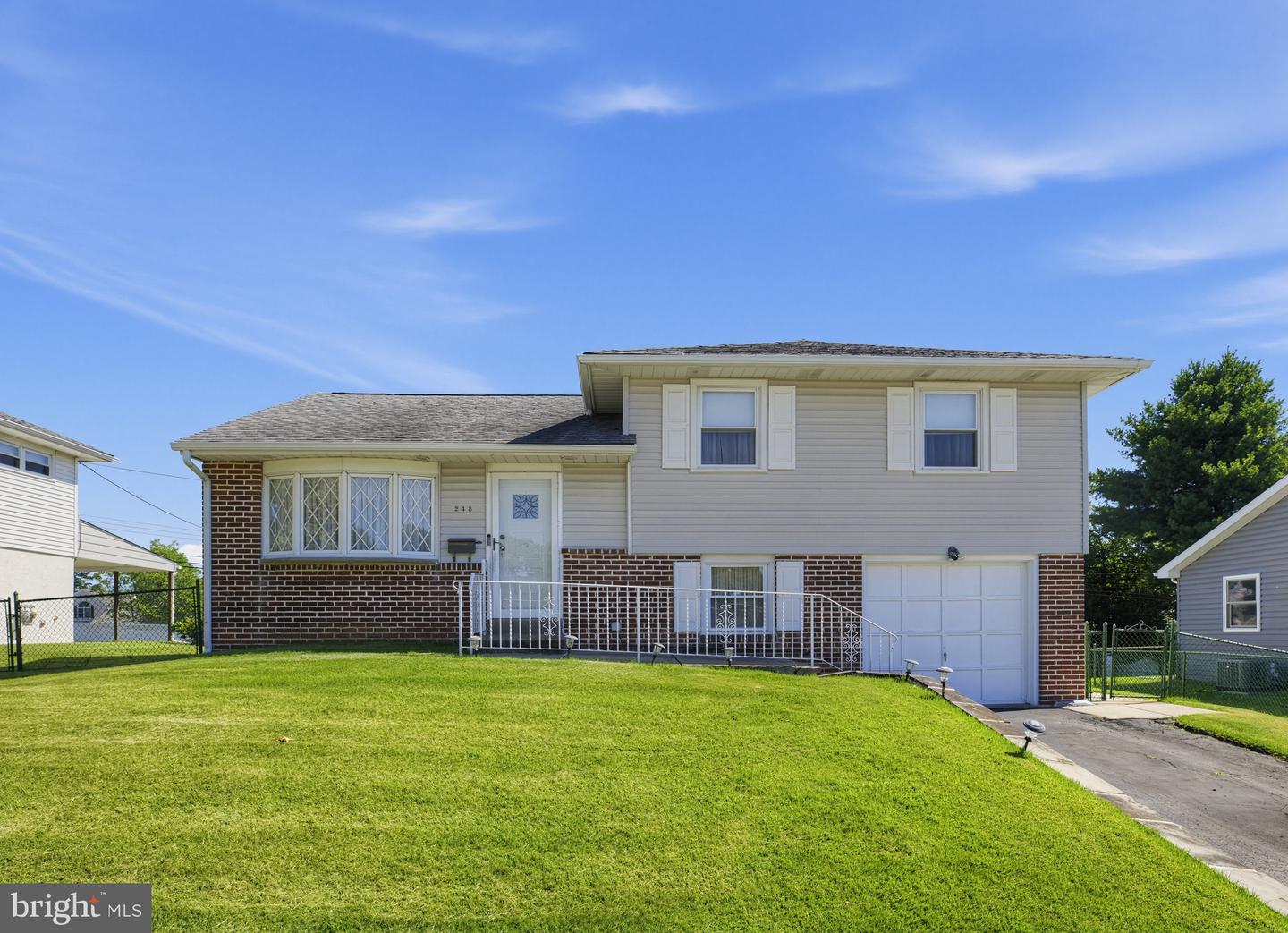 245 Talbot Dr Property Photo 1