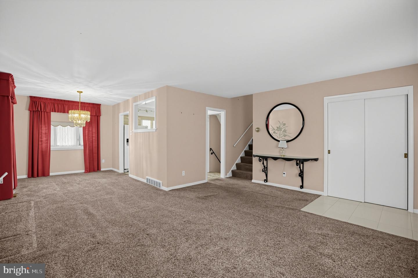 245 Talbot Dr Property Photo 3