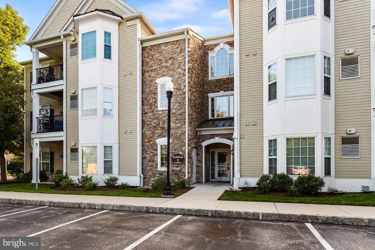124 Creekside Dr #8 Property Photo 1