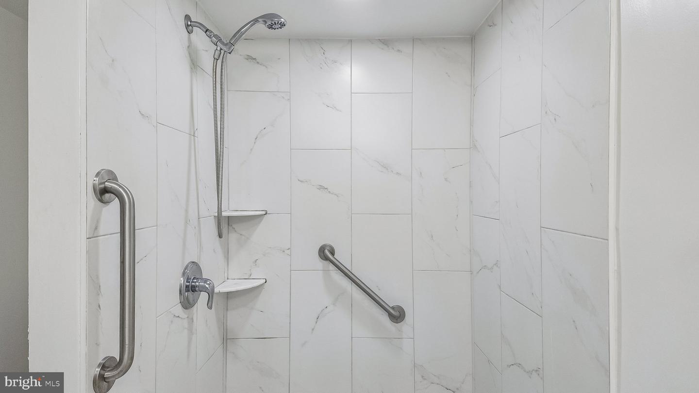 1018 Serrill Ave Property Photo 27