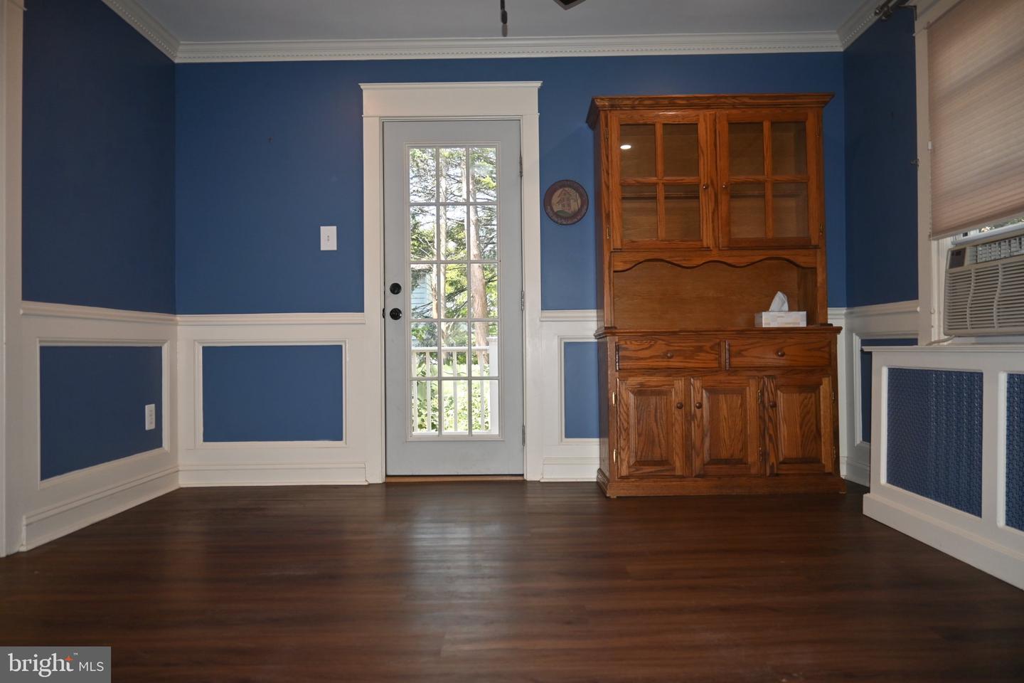 215 W Dupont St Property Photo 8