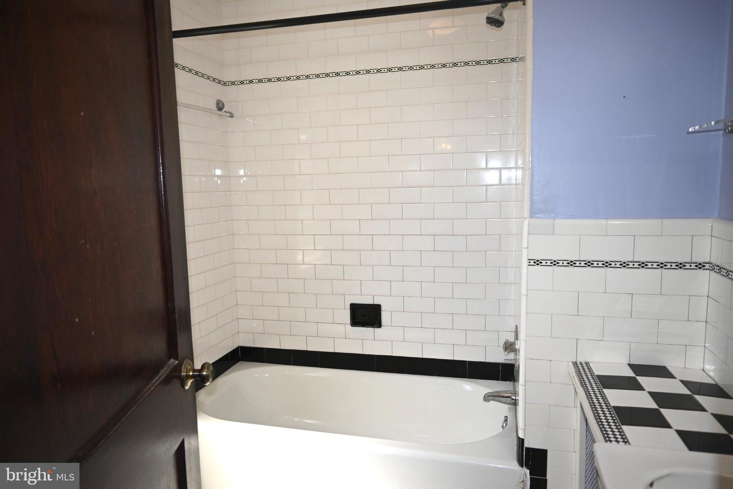 215 W Dupont St Property Photo 26