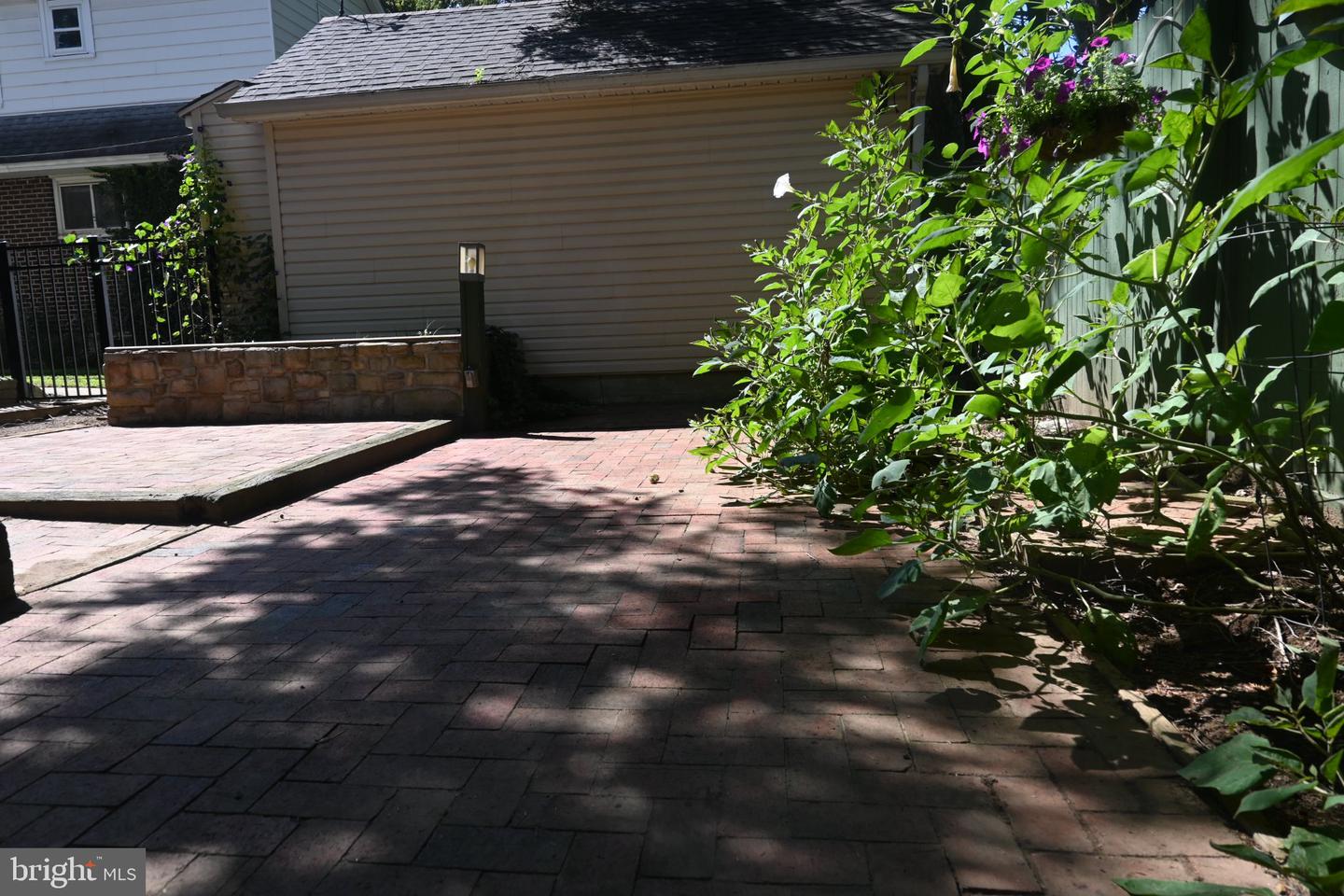 215 W Dupont St Property Photo 39
