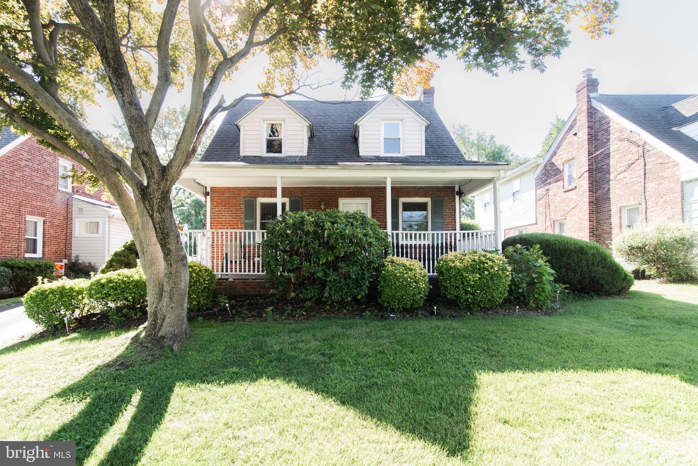 214 W MACDADE BLVD Property Photo 1