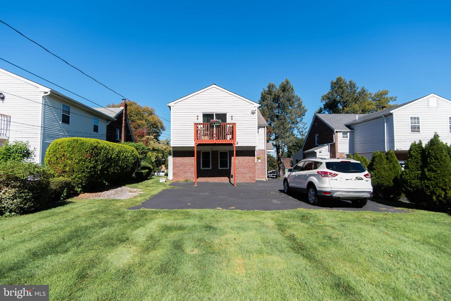 214 W Macdade Blvd Property Photo 8