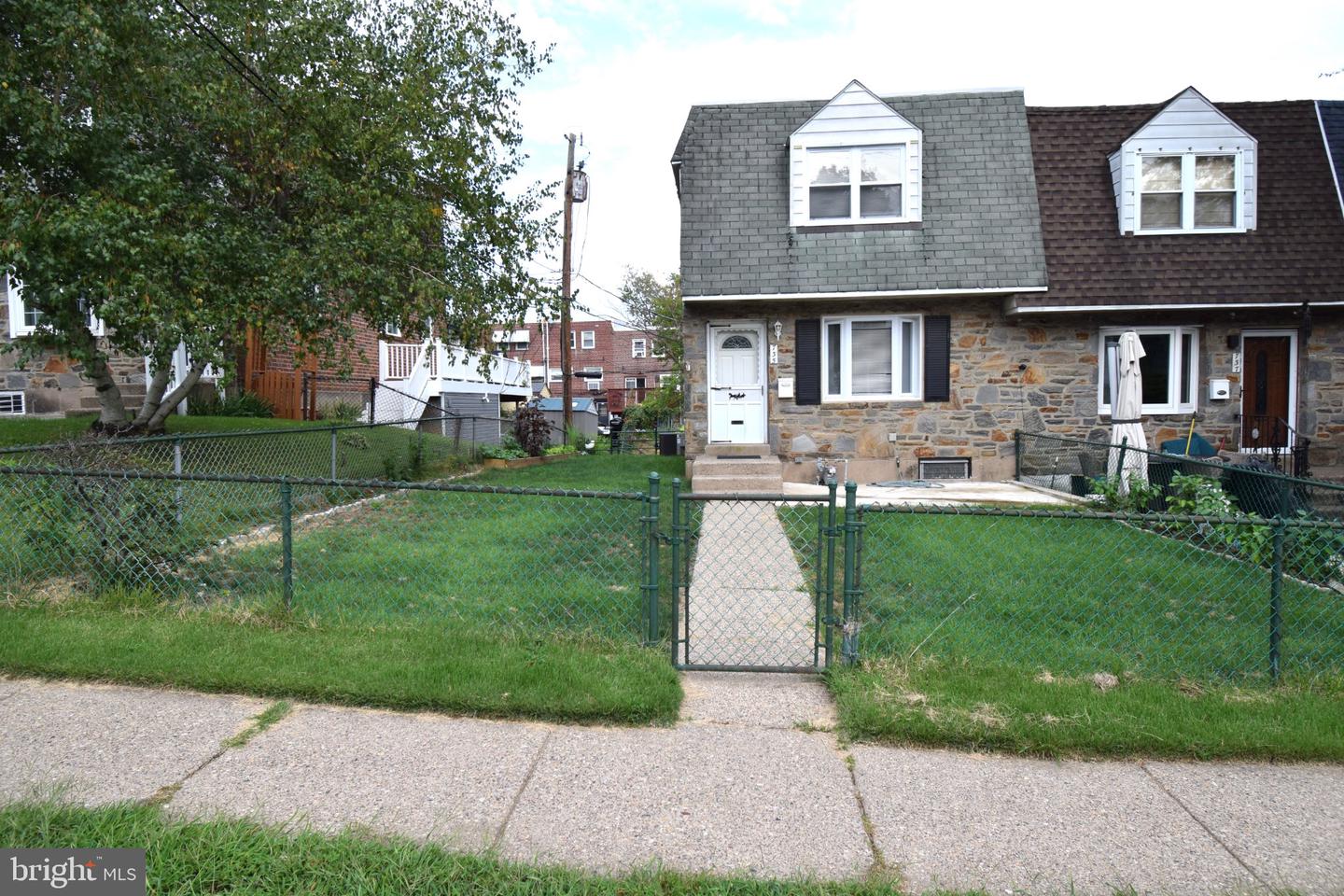 735 Windsor Cir Property Photo 1