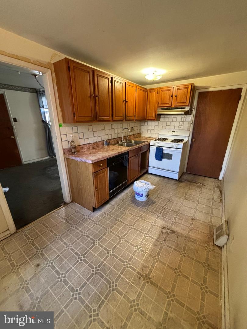 217 Emerald Ln Property Photo 5