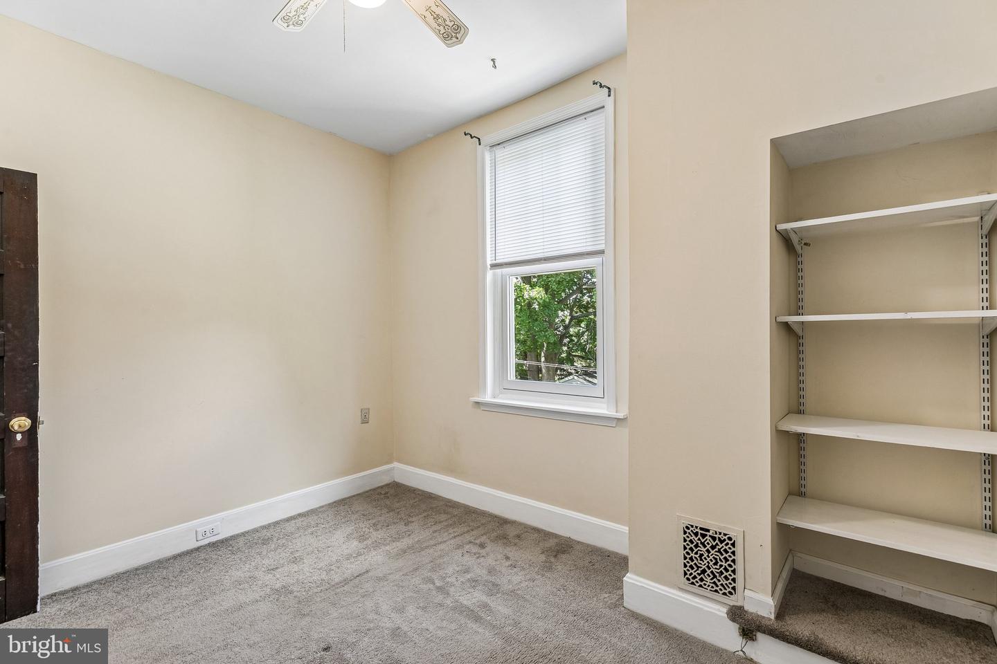 118 E Sixth St Property Photo 32