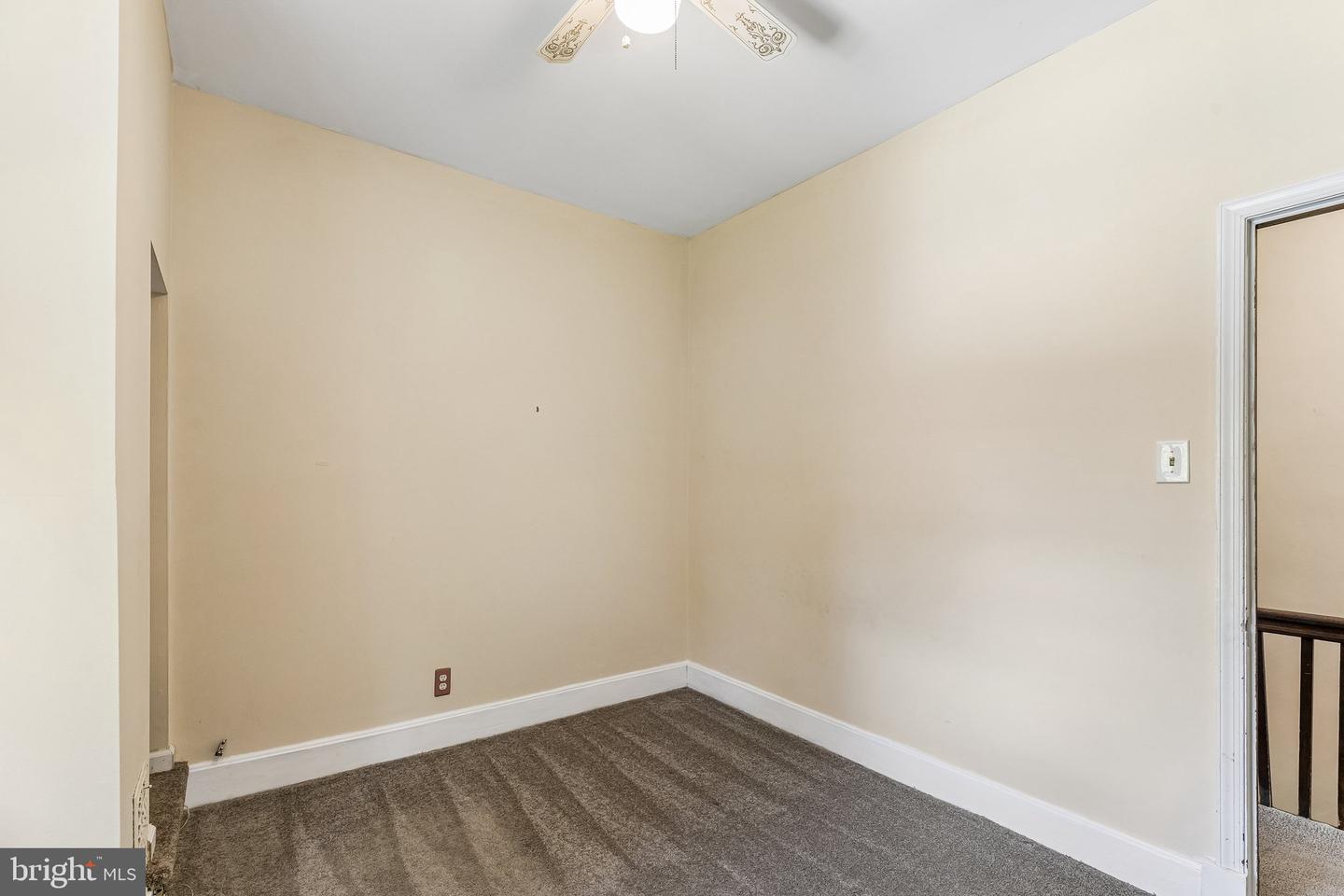 118 E Sixth St Property Photo 33