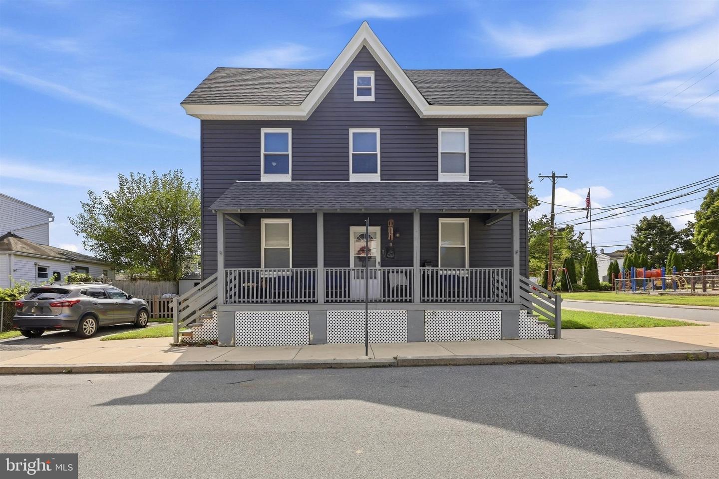 24 7th St Property Photo 1