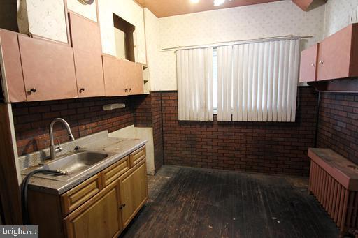 269 N Wycombe Ave Property Photo 9