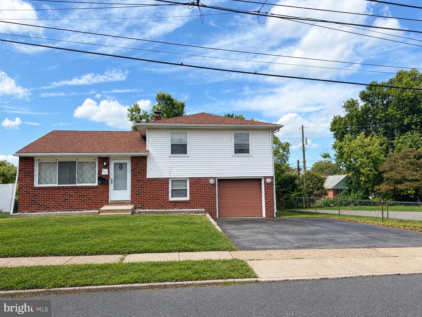 1609 6th Ave Property Photo 1