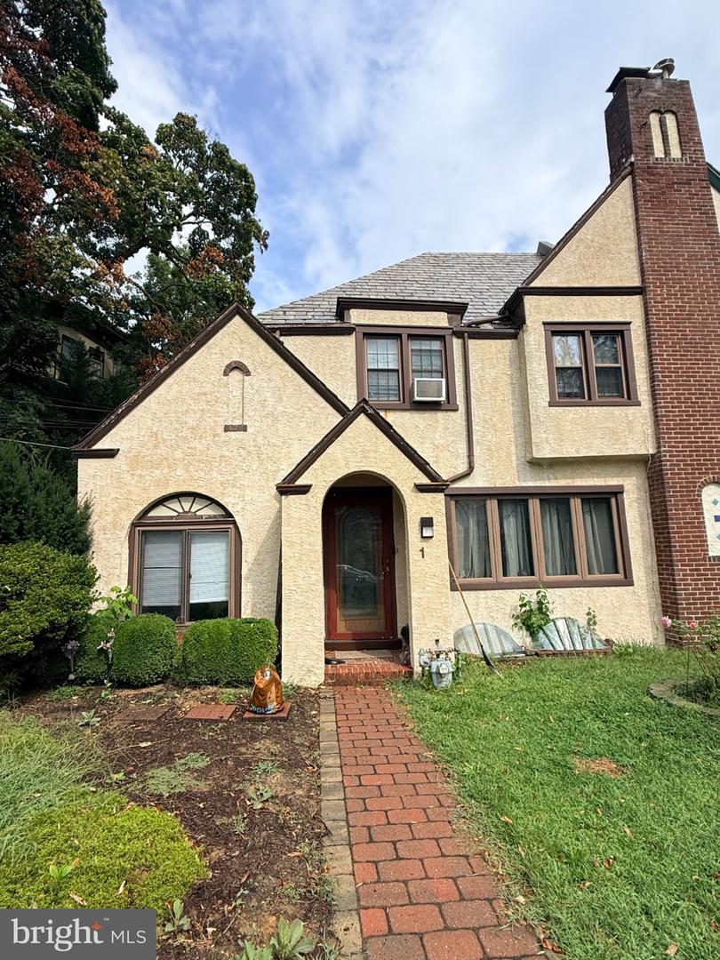 1 W Windermere Ter Property Photo 1