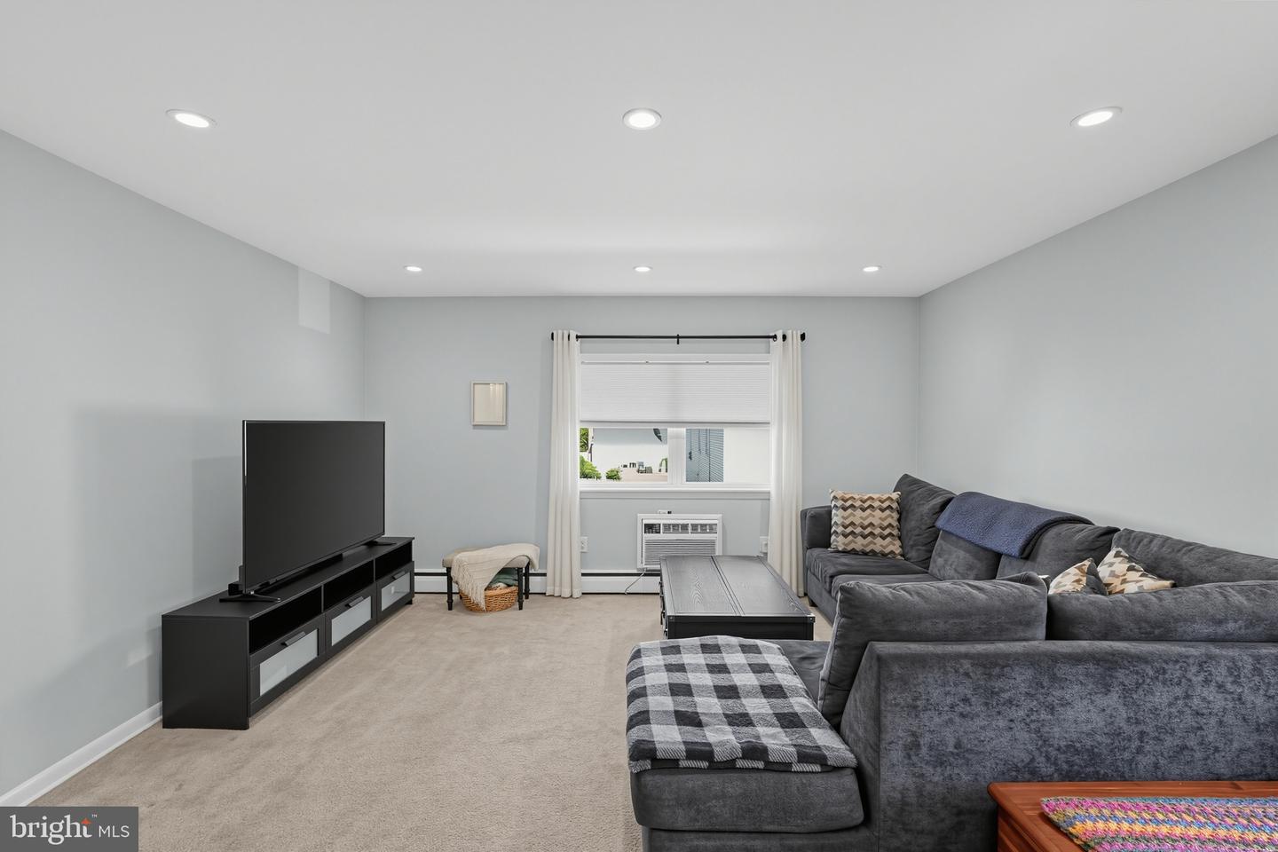 354 S Swarthmore Ave #b-2 Property Photo 2