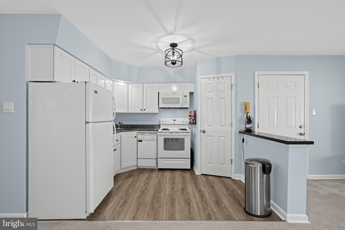 354 S Swarthmore Ave #b-2 Property Photo 3