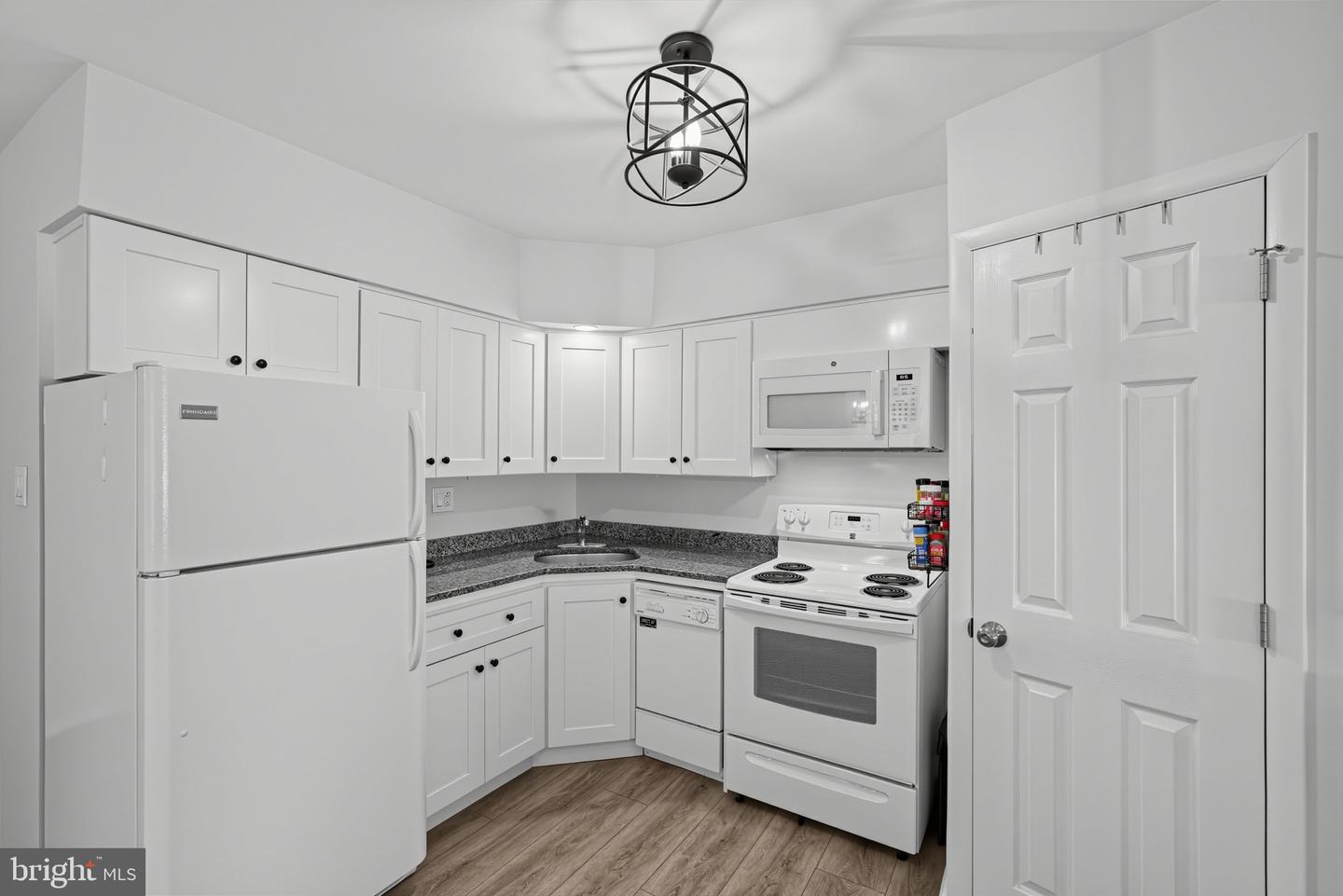 354 S Swarthmore Ave #b-2 Property Photo 7