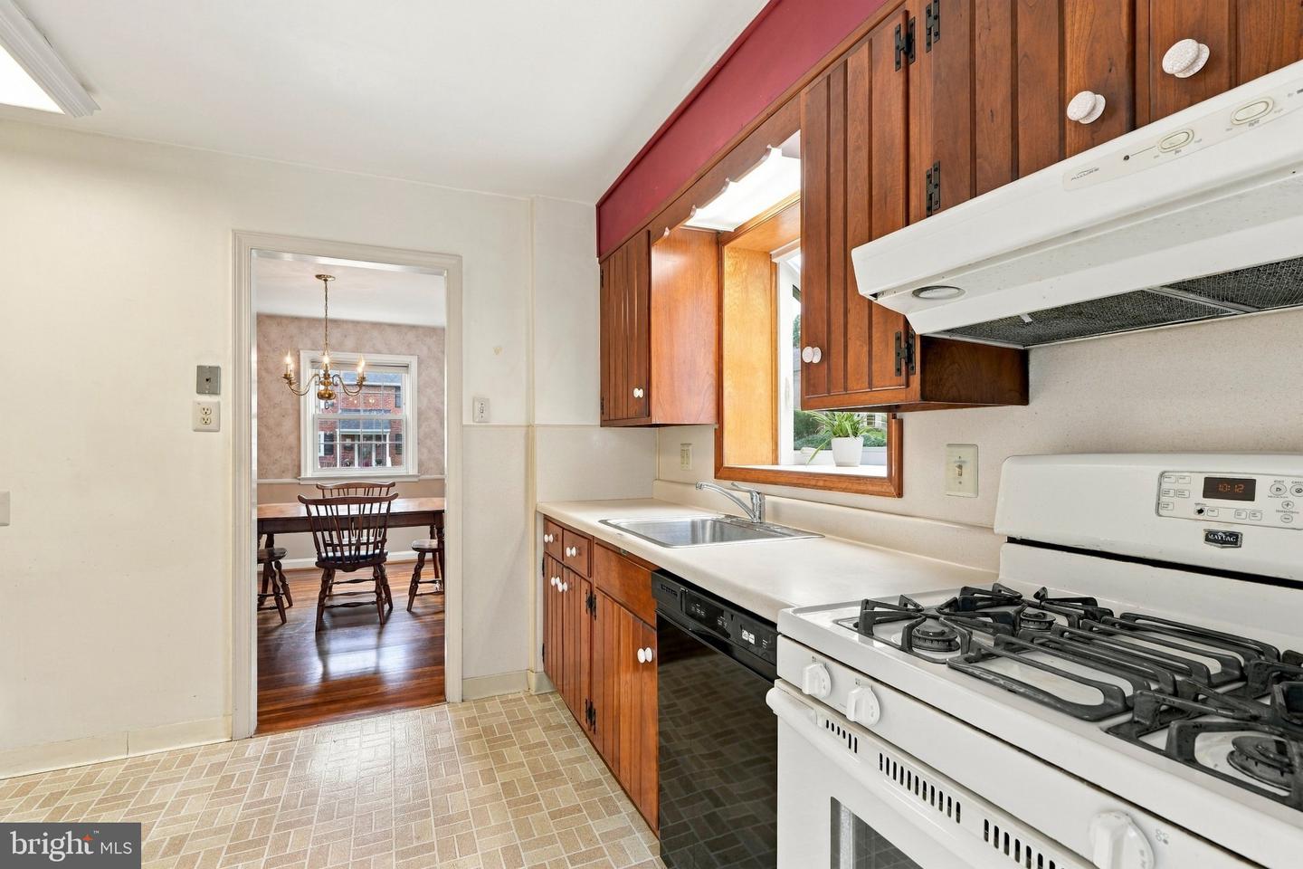 914 Stanbridge Rd Property Photo 12