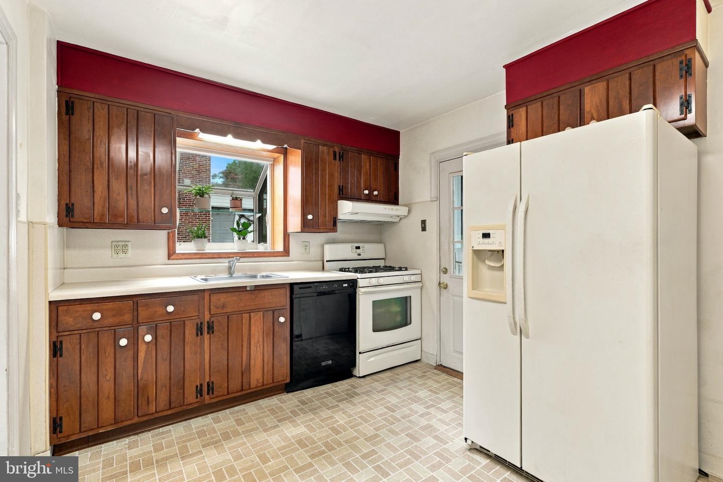 914 Stanbridge Rd Property Photo 13