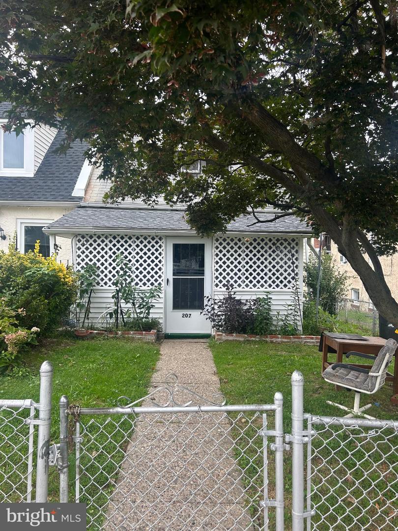 207 Brainard Blvd Property Photo 1