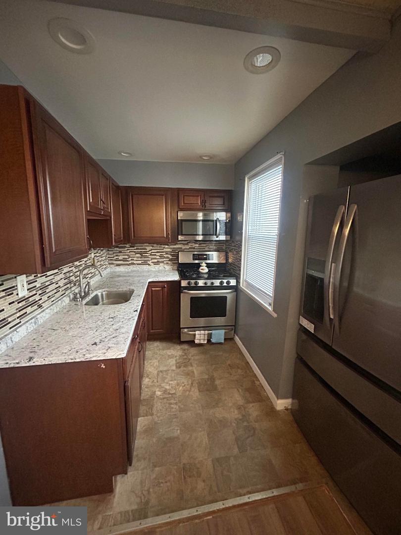 207 Brainard Blvd Property Photo 2