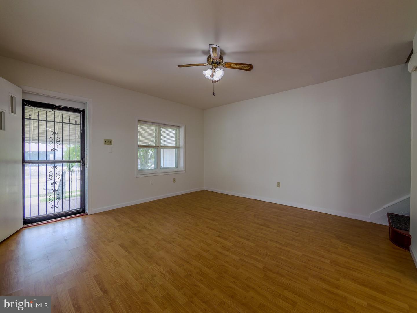 517 9th Ave Property Photo 5
