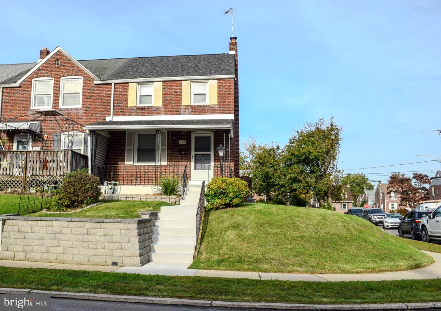 680 Clymer Ln Property Photo 2