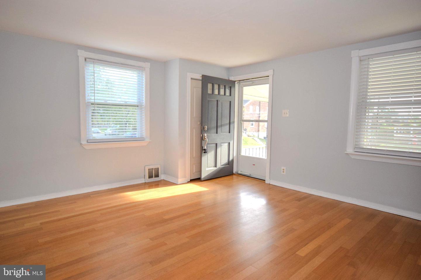 680 Clymer Ln Property Photo 7