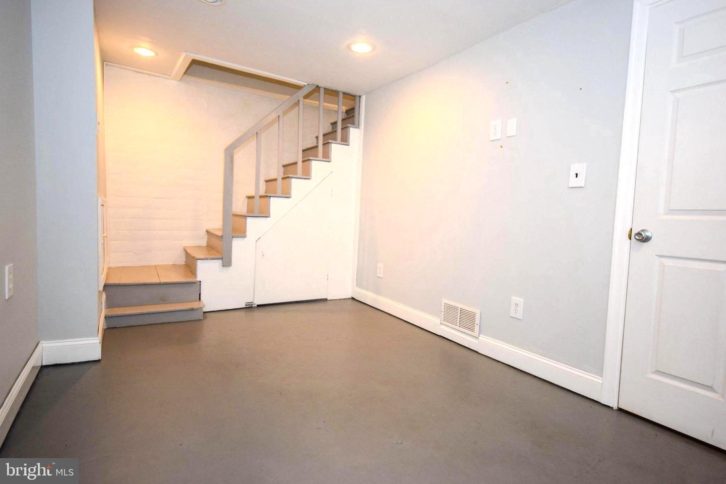 680 Clymer Ln Property Photo 28