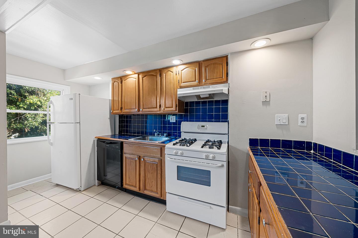 7039 Guilford Rd Property Photo 12