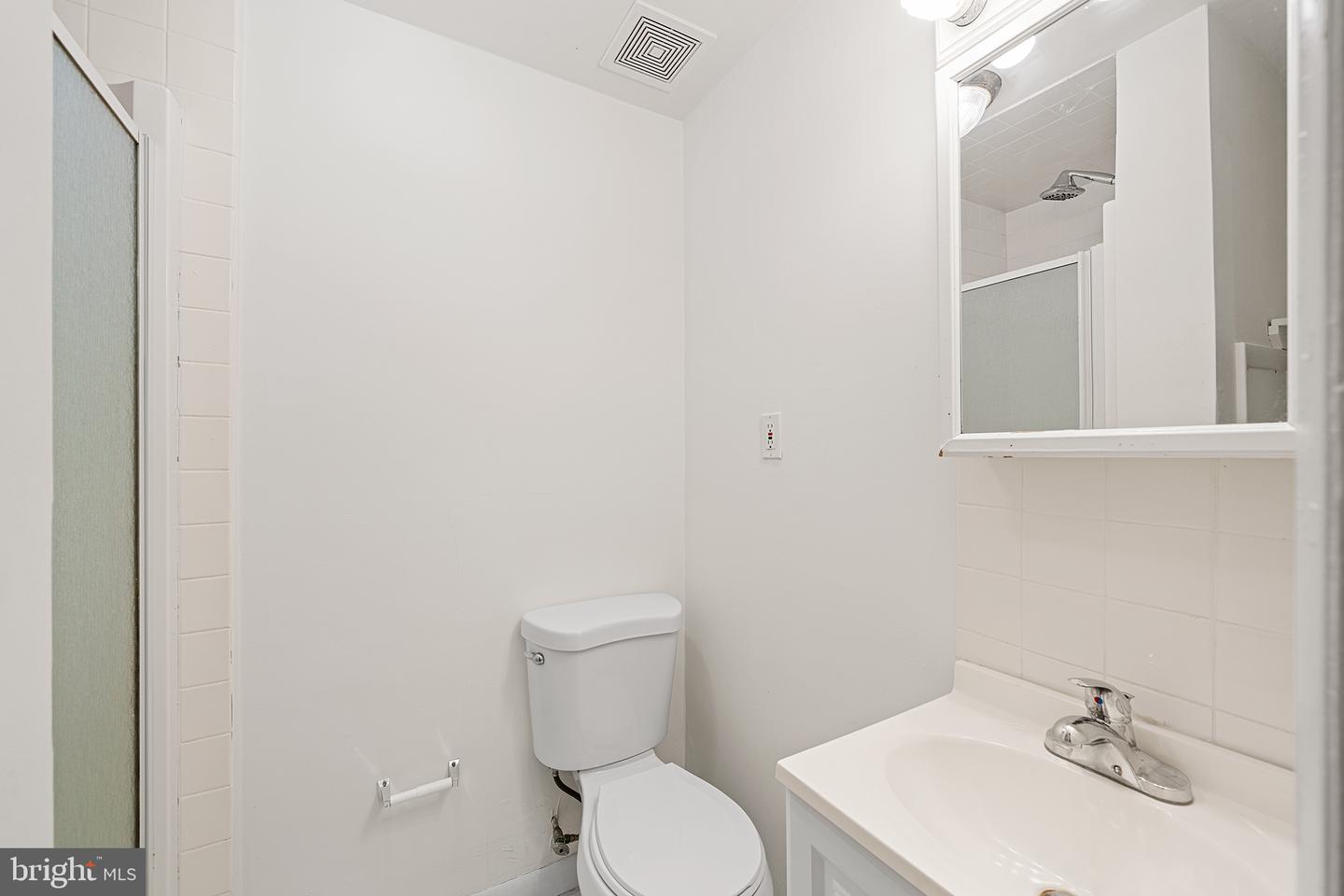 7039 Guilford Rd Property Photo 16